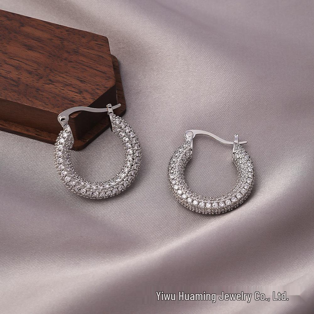 Французские серьги-пусеты с цирконами и бриллиантами в стиле легкой роскоши - Универсальные и трендовые стили