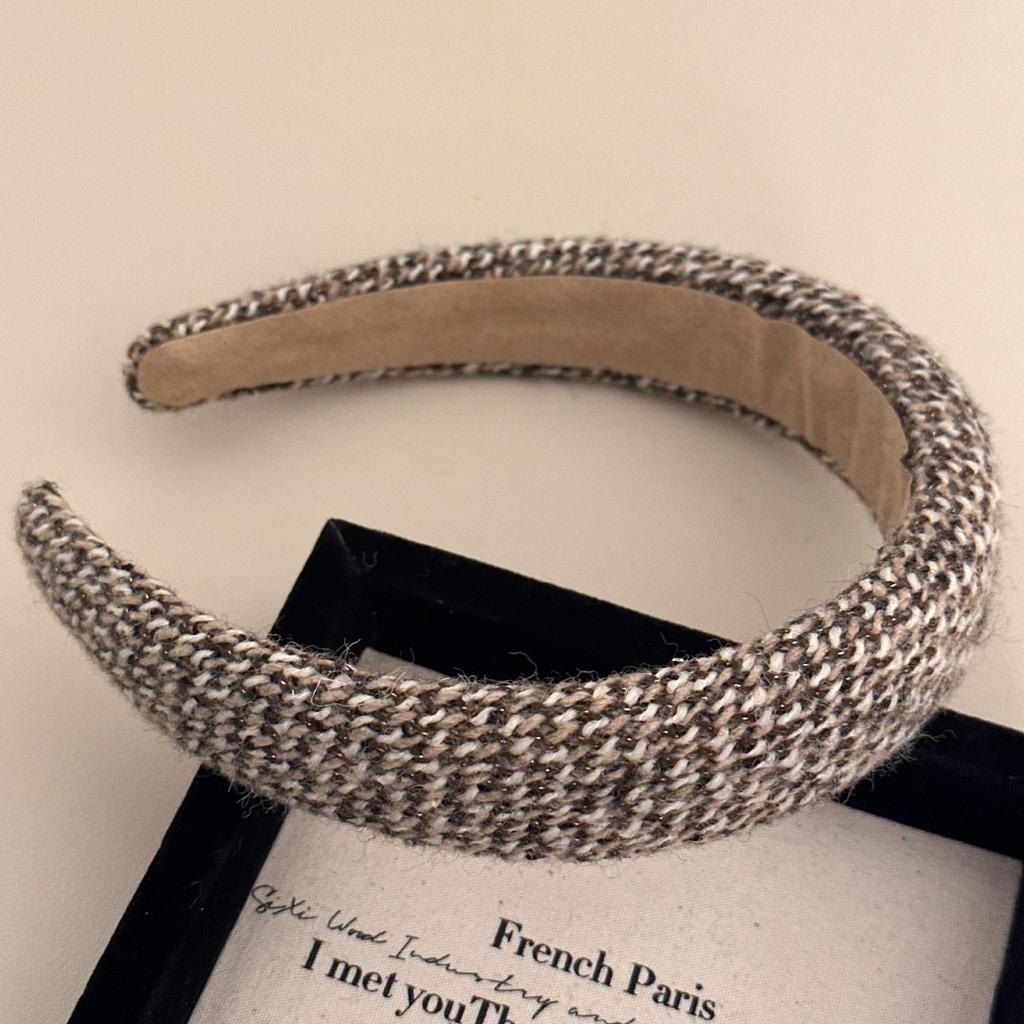 A Must-have for The Autumn and Winter Atmosphere, This Wide-brimmed Sponge High-top Checkered Headband