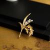 Брошь 'Урожай' в стиле ретро с жемчугом и колоском риса: Элегантная высококлассная брошь-бутоньерка в стиле легкой роскоши