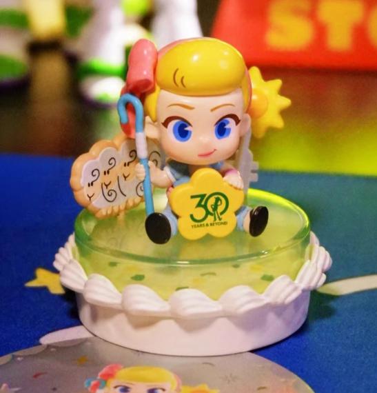 Оригинальная серия «История игрушек: Сюрприз-праздник» Blind Box Коллекционная фигурка Вуди Джесси Игрушка Подарок Модная фигурка для витрины Игрушки