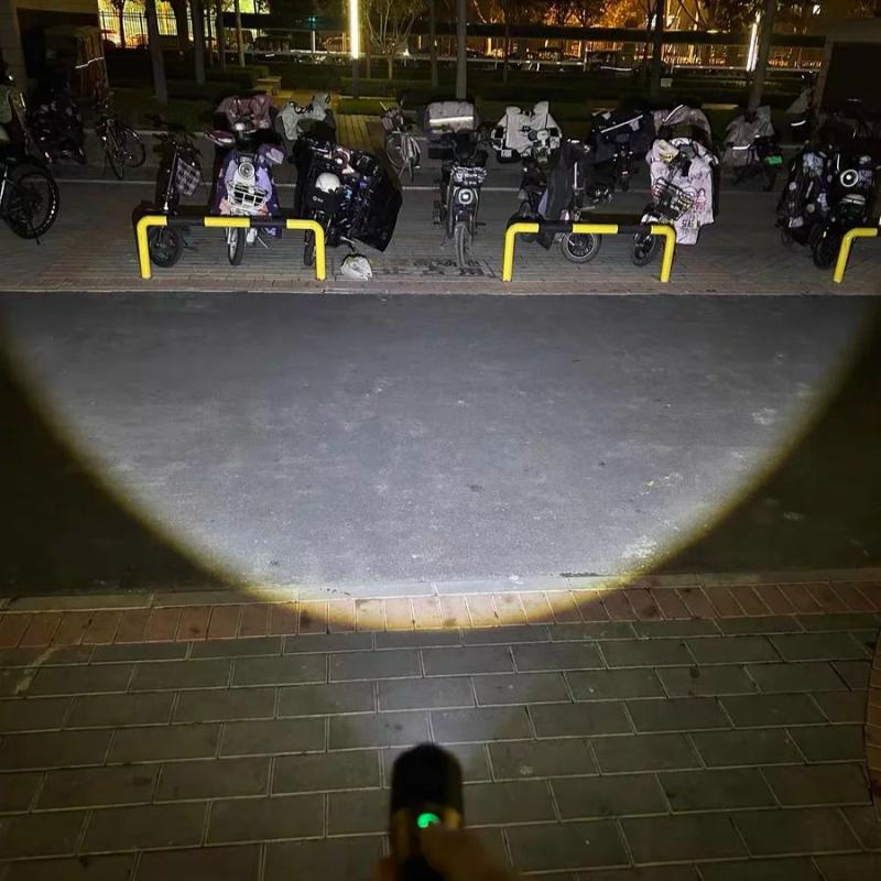 Мощные ручные светодиодные фонари Портативные для кемпинга на открытом воздухе 3 режима освещения Алюминиевый сплав Зуммируемый свет Водонепроницаемый фонарик