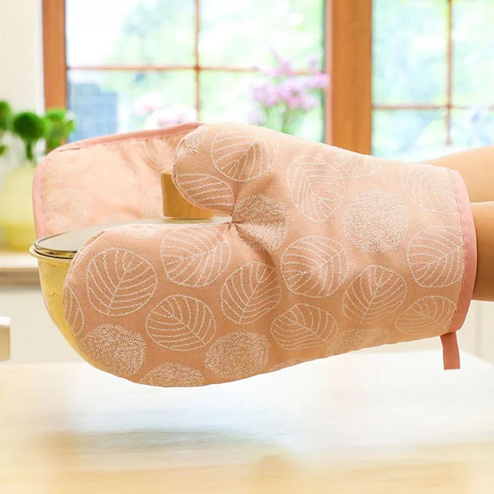 Cooking Space Baking Oven Gloves Thickened Heat Withstanding Gloves, Microwave Oven Gloves, Anti-Scalding Printed Gloves