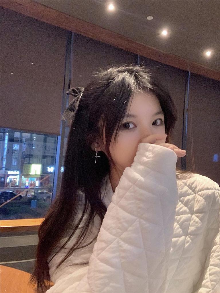 Женский стеганый хлопковый свитшот в корейском стиле - Утепленный, свободного кроя, осенне-зимняя однотонная куртка-топ с пузырчатой воздушной текстурой