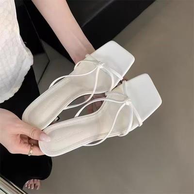 Крутые шлепанцы на высоком каблуке с перекрестными ремешками и французским леопардовым принтом, фея, для улицы, с открытым носком, на шпильке, летние сандалии 2025