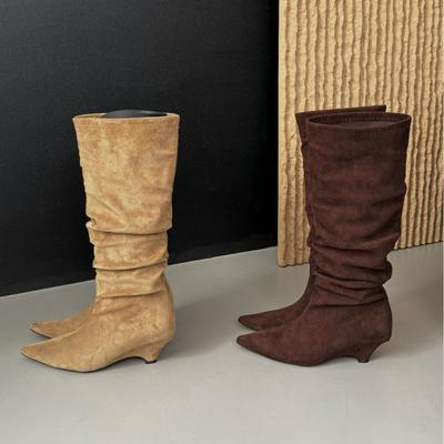 2025 осень и зима новые ретро остроносые замшевые ботильоны на танкетке женственность тонкие плиссированные ботинки-чулки рыцарские ботинки