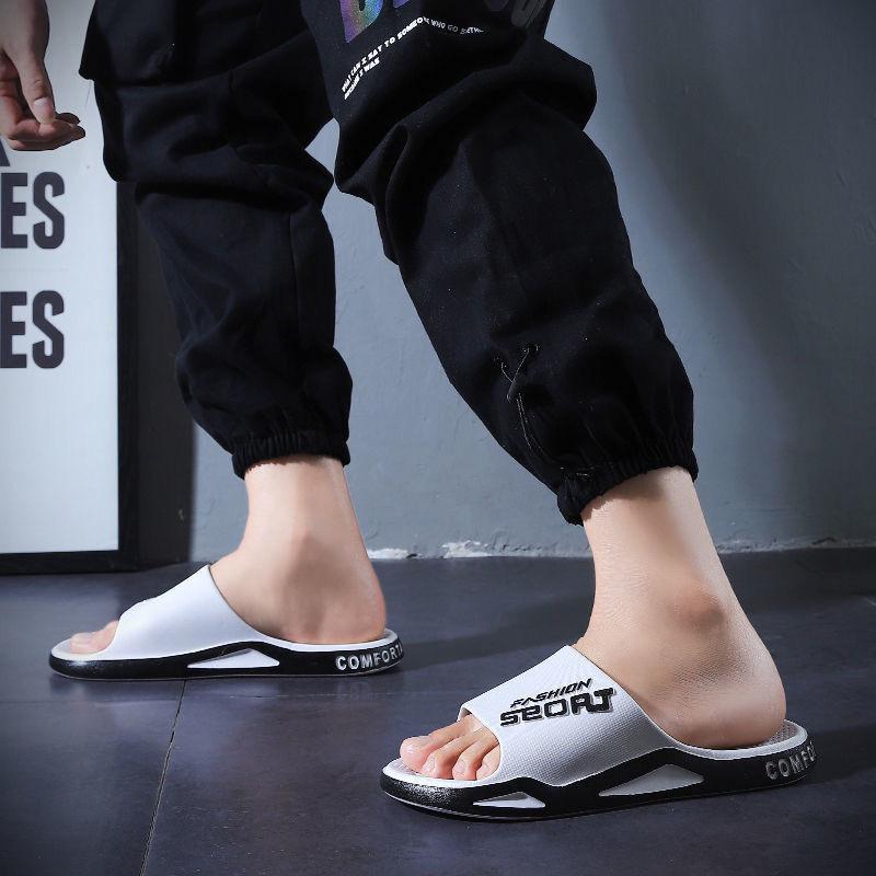 Summer Men's Slippers Casual Men Sandals Outdoor Lightweight Beach Shoes Anti-slip Thick Sole Breathable Fashion Bathroom Shoes