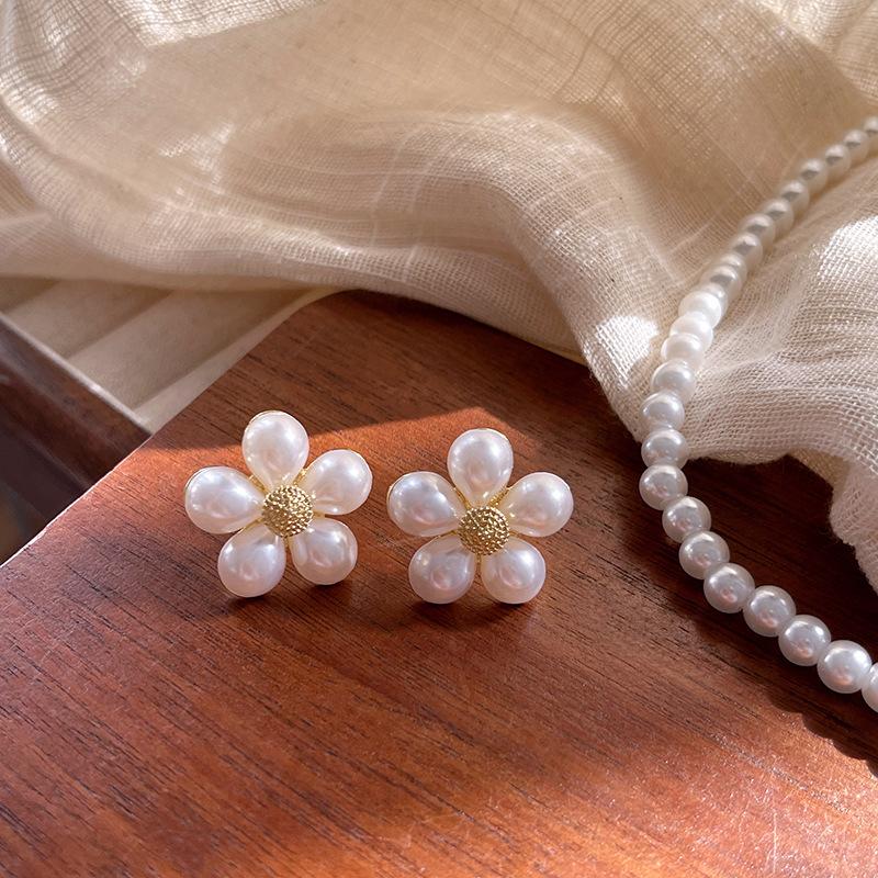 Серьги-ромашки в стиле ретро в корейском стиле с имитацией жемчуга для женщин