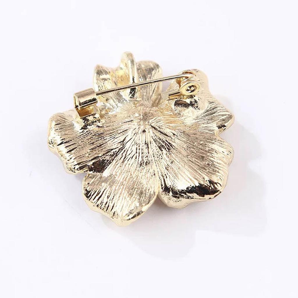 Beautiful Flower Enamel Accessory Alloy Badge Fashion Brooch Clothing Jewelry Suitable for Gifting or Own Collection