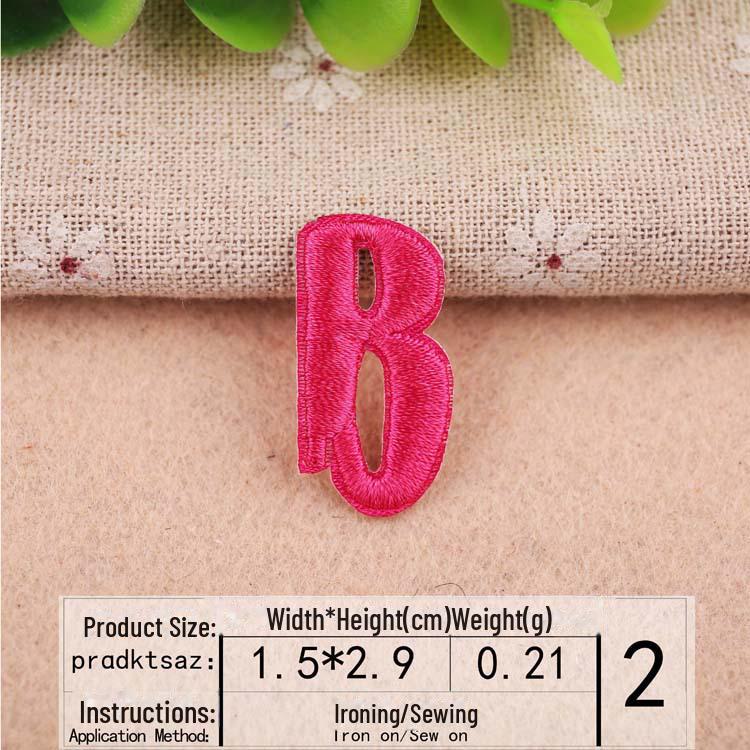 Розовая вышитая нашивка с буквами алфавита для украшения одежды