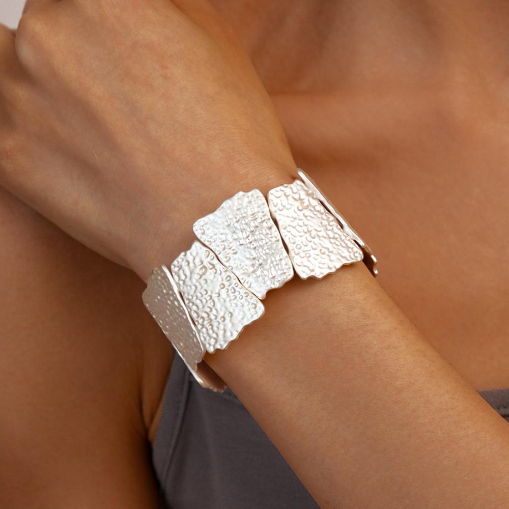 Полые металлические браслеты-манжеты с цветочным узором, массивный браслет, уникальный преувеличенный браслет, украшение