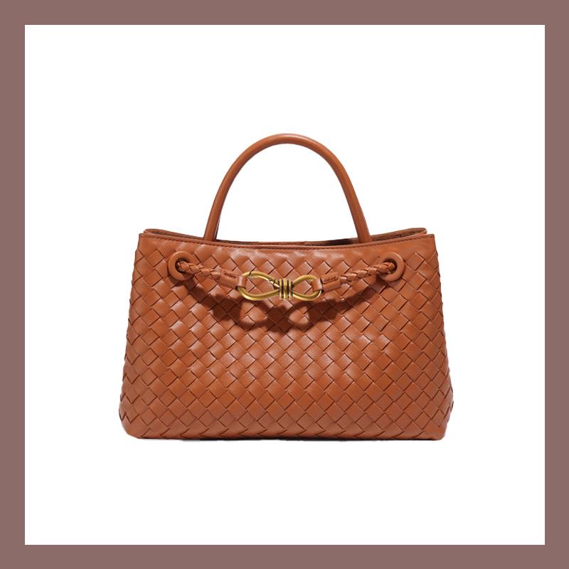 Вместительная сумка среднего размера через плечо или через почтальонку ручной работы