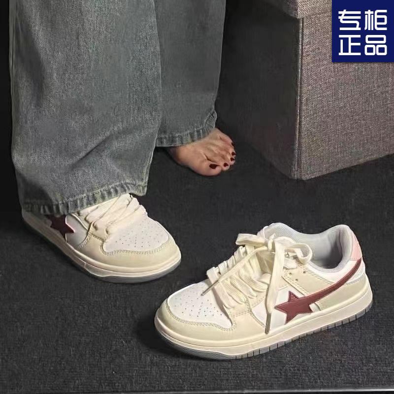 2024 весна новые туфли на платформе из сырного крема женские универсальные звездные цвета, подходящие по цвету, удобный дизайн повседневные спортивные белые туфли