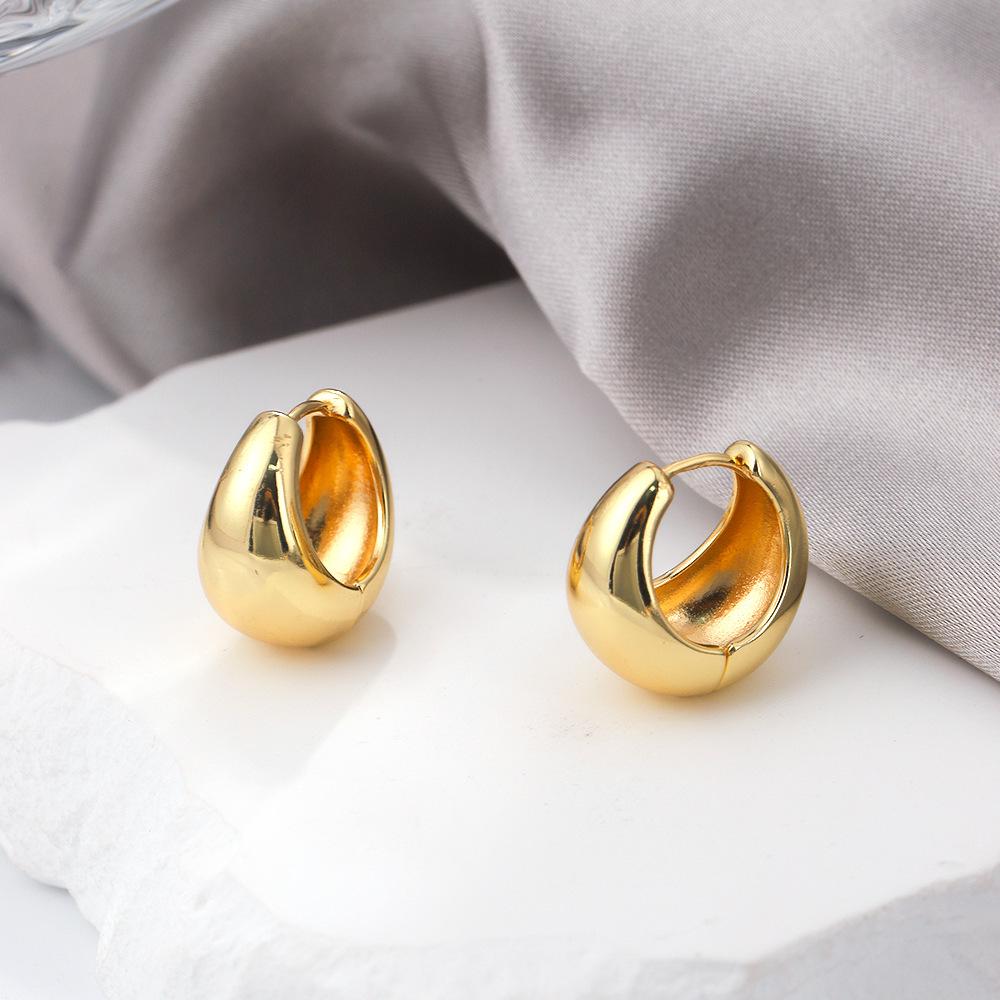 French Retro High-End Women's Ear Cuffs: Simple, Versatile Hoop Earrings for Square and Round Faces.