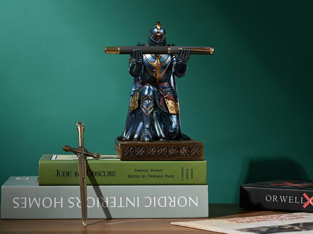 HDMbigmi Kingsguard Leader Cloak Warrior Knight Pen Holder Mobile Phone Stand Ornament Knight Statue Pen Stand Paperweight with Metal Sword Letter
