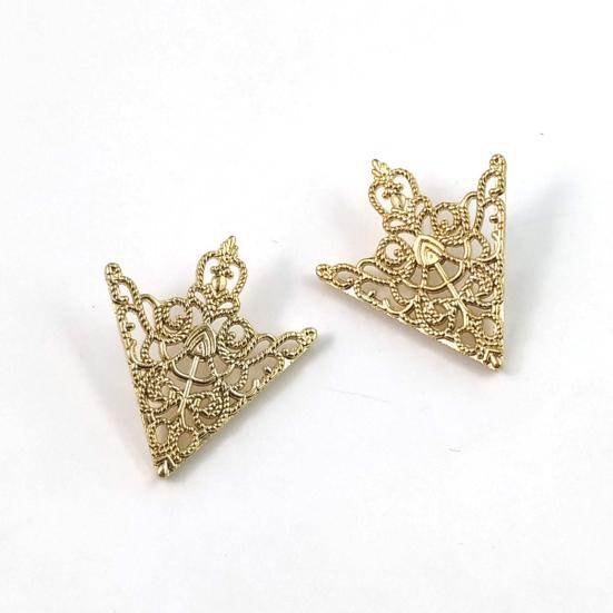 1 Pair Men Women Shirt Collar Clip Retro Hollow Pattern Palace Style Collar Buckle Brooch Neck Clip Outfit Accessories