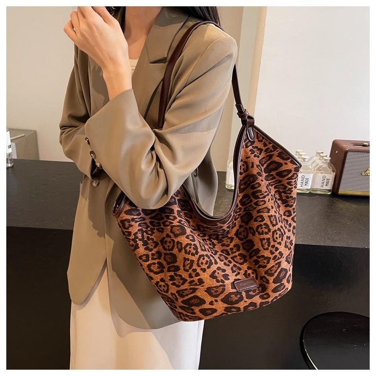 Ielgy Retro Simple Female Bag Fashion Large Capacity Tote Bag Underarm Leopard Print Bucket Bag