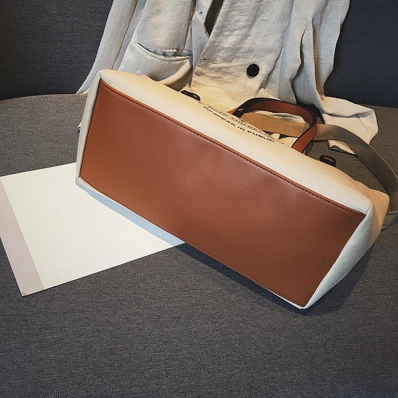 Большая женская сумка с письменным принтом