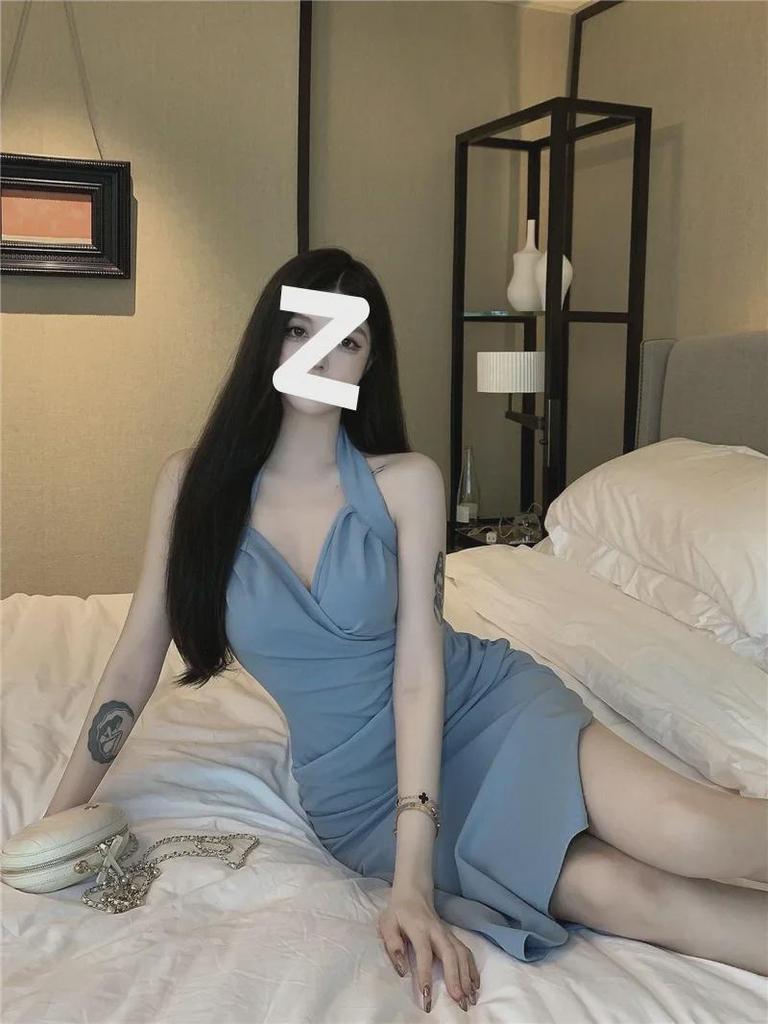 Платье Pure Desire во французском стиле с бретельками через шею: Летняя сексуальная длинная юбка с разрезом и изысканной элегантностью.