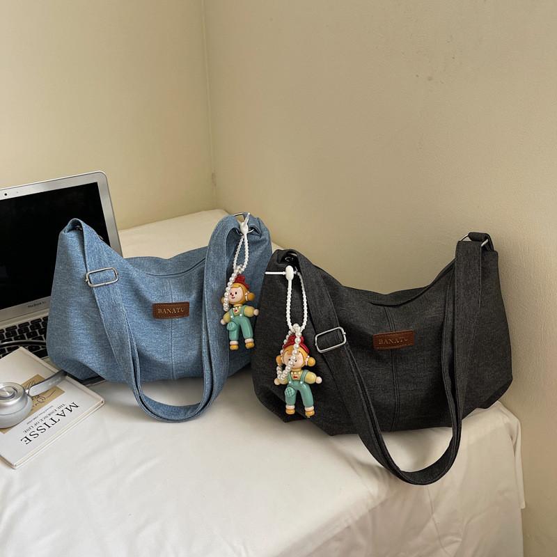 Simple Denim Tote Bag With Large Size And Zipper Closure For Daily Outfit Accents