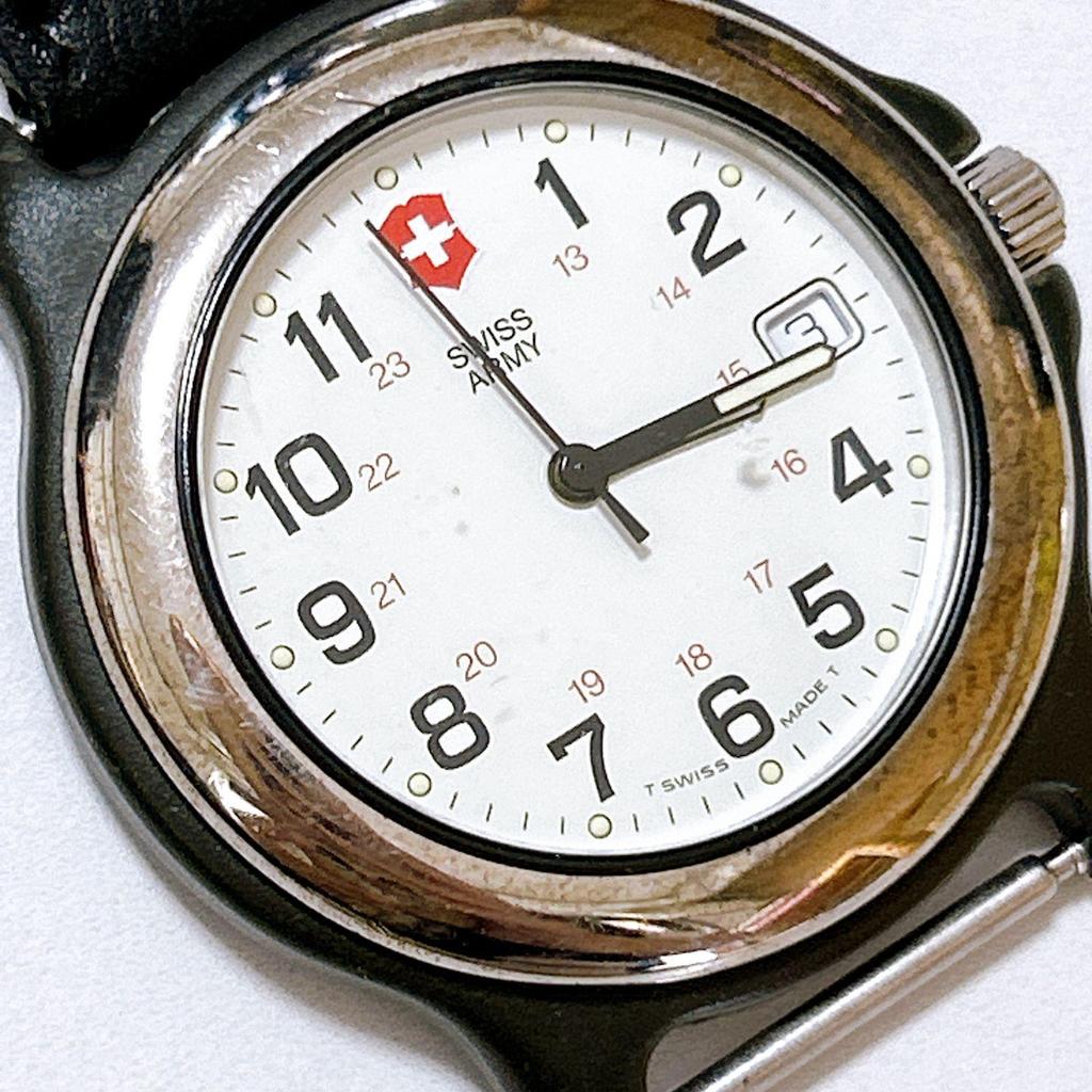 Подержанные швейцарские армейские часы VICTORINOX, кварцевый циферблат белый, работоспособность не подтверждена, кожаный ремешок снят (Сторона 6 часов), красивый замок, не прилипает,