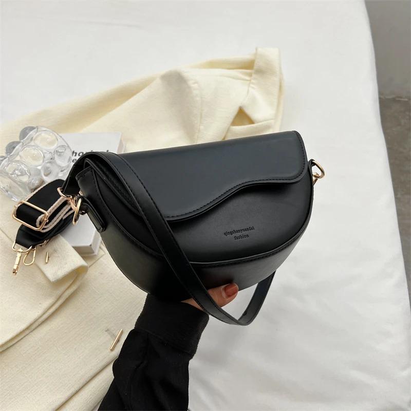Small Leather Saddle Armpit Bags for Women Chain Shoulder Crossbody Bag Ladies Vintage Underarm Handbags Bolsa