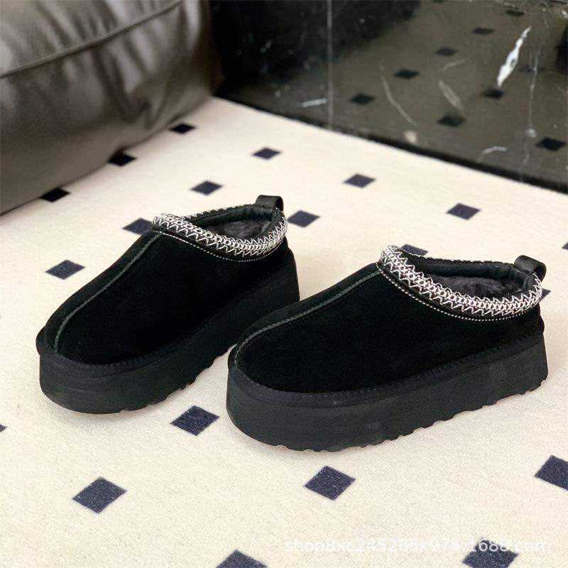 Women Winter Platform Snow Boots Warm Faux Suede Ankle Boots Thick Furry Lining Non‑Slip Short Booties For Cold Weather
