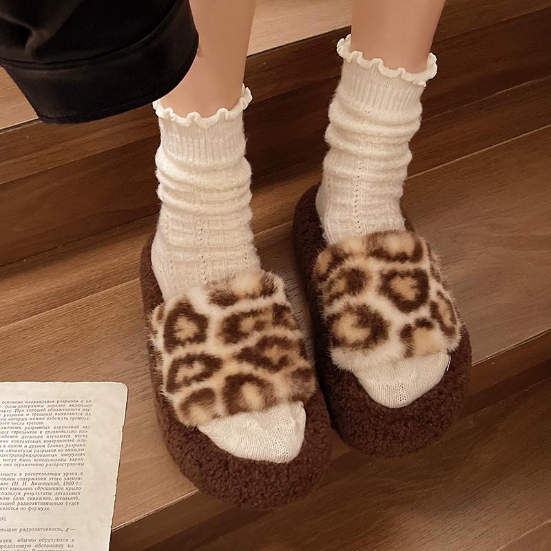 Низкие балетки Женские неглубокие женские тапочки Зимняя обувь Роскошные шлепанцы Мех Шлепанцы 2024 Дизайнерский плюшевый леопардовый резиновый