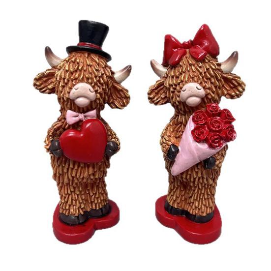 Valentine's Day Couple Highland Cow Figurine Holding Rose Love Heart Highland Cattle Resin Statue
