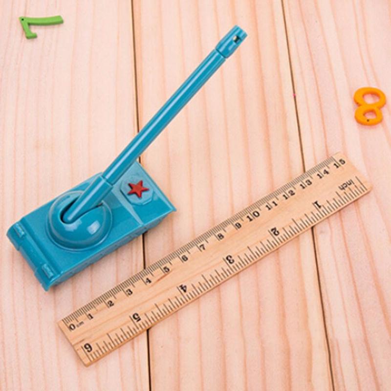 Ручка с подставкой в виде танка