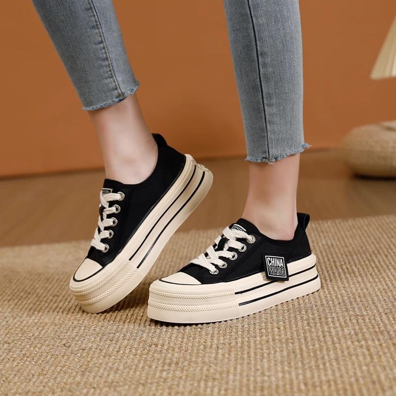 Платформенные парусиновые туфли женские 2025 весна и лето новинка увеличение роста студенческие универсальные взрыв повседневные маленькие белые туфли спортивная обувь для скейтборда