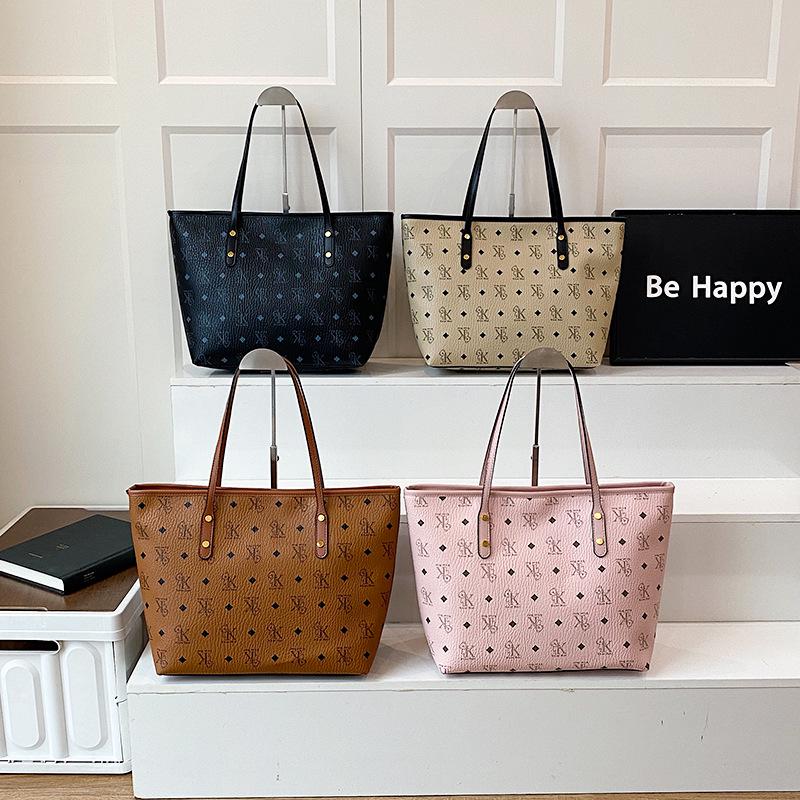 Women's High-Capacity Bear Print Tote Bag - Stylish Shoulder Handbag for Outings & Class