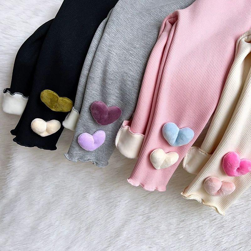 Девичьи осенне-зимние брюки-верхняя одежда на флисовой подкладке, стильные флисовые леггинсы облегающего кроя с узором в виде сердечек, детская одежда