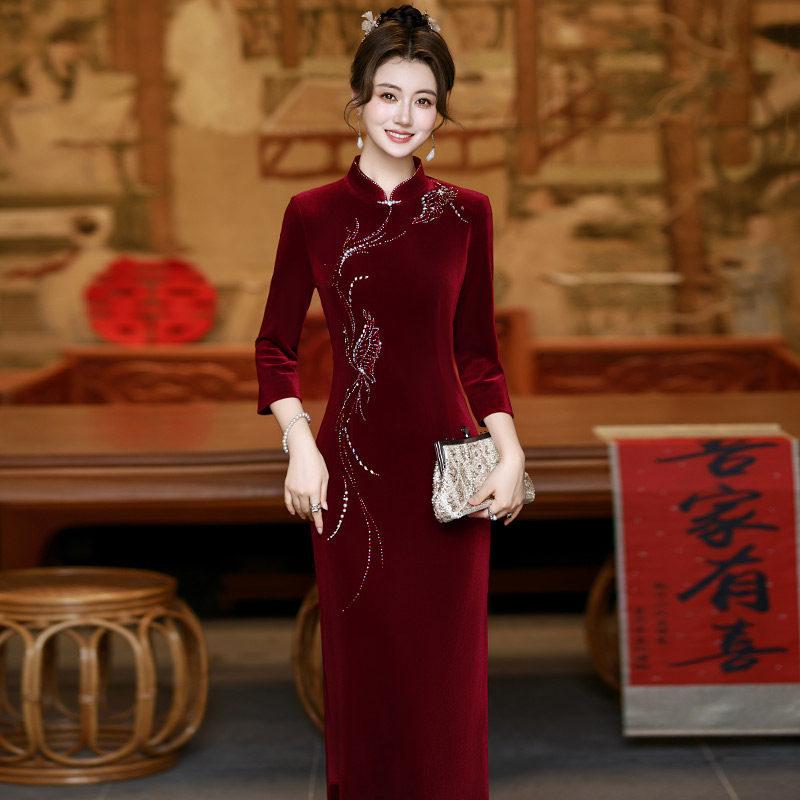 Hot Diamond Golden Velvet Happy Mother-in-law Wedding Dress Long Sleeve Autumn Improved Cheongsam Women's Senior Happy Mother Wedding Dress