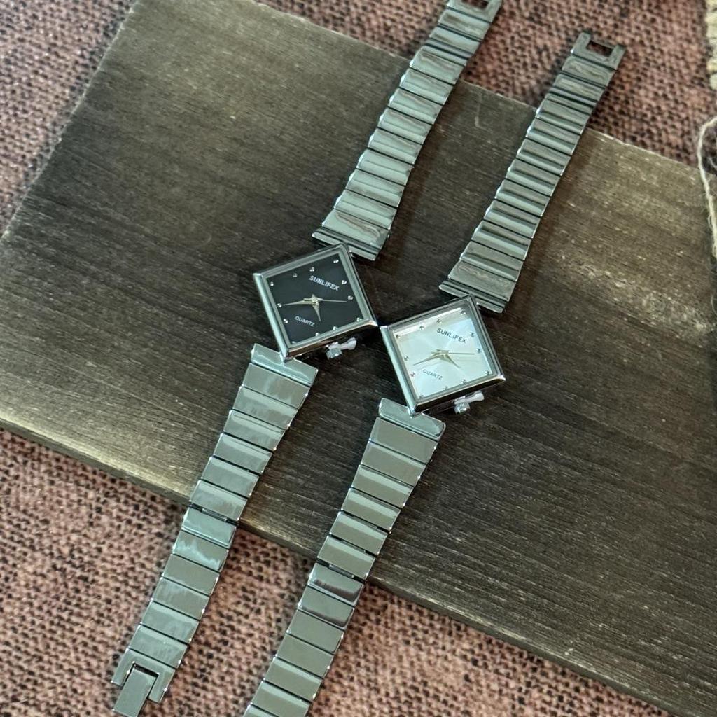 Женские кварцевые часы SUNLIFEX из нержавеющей стали золотого цвета, с неправильным ромбовидным корпусом и бамбуковым браслетом