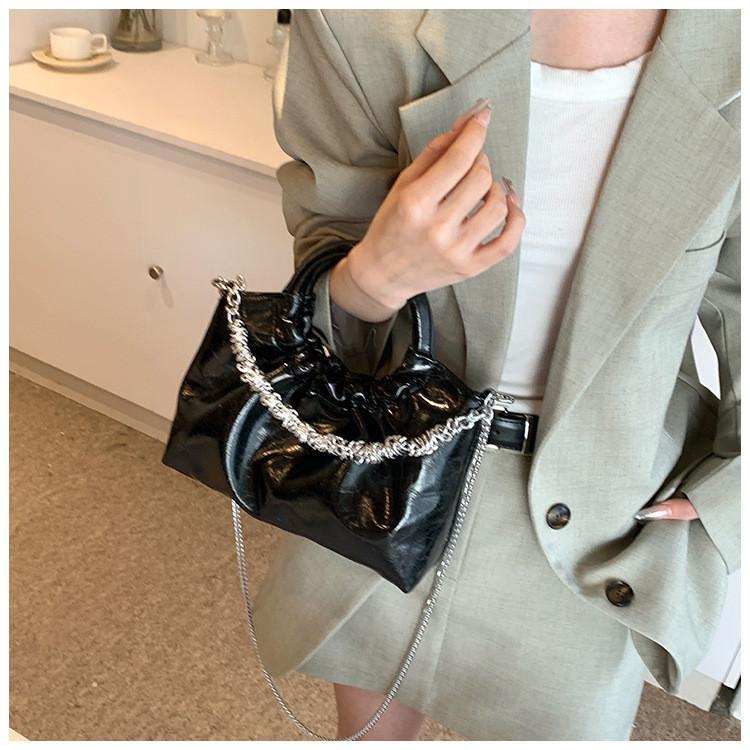 IELGY Women's Hand-held Pleated Bag, Chain Silver Messenger Cloud Bag