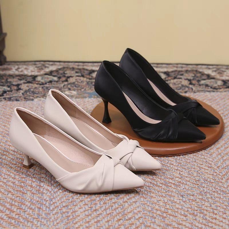 Ретро британский стиль заостренные однотонные туфли женские 2024 года интернет-знаменитости новые французские леди высокие каблуки для улицы