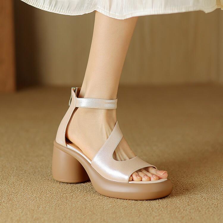 Толстый каблук водонепроницаемый стол увеличение высоты слово с открытым носком сандалии женщины выходят на улицу 2025 мода легкий рот высокие каблуки летние сандалии