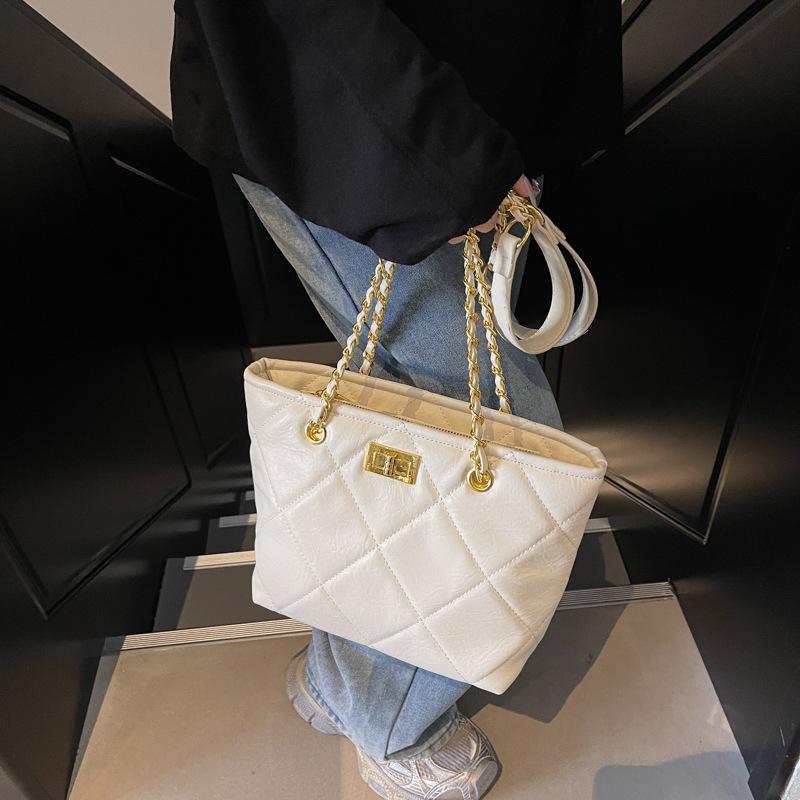 Простая сумка через плечо Xiaoxiangfeng с ромбовидной цепочкой, новая сумка-ведро весна-лето 2025, большая вместимость, универсальная сумка-мессенджер