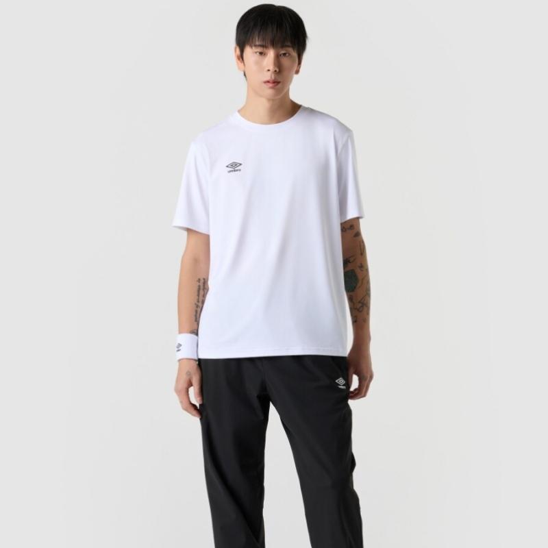Umbro Базовая футболка из полиспандекса с маленьким логотипом Ur121srs14 whT