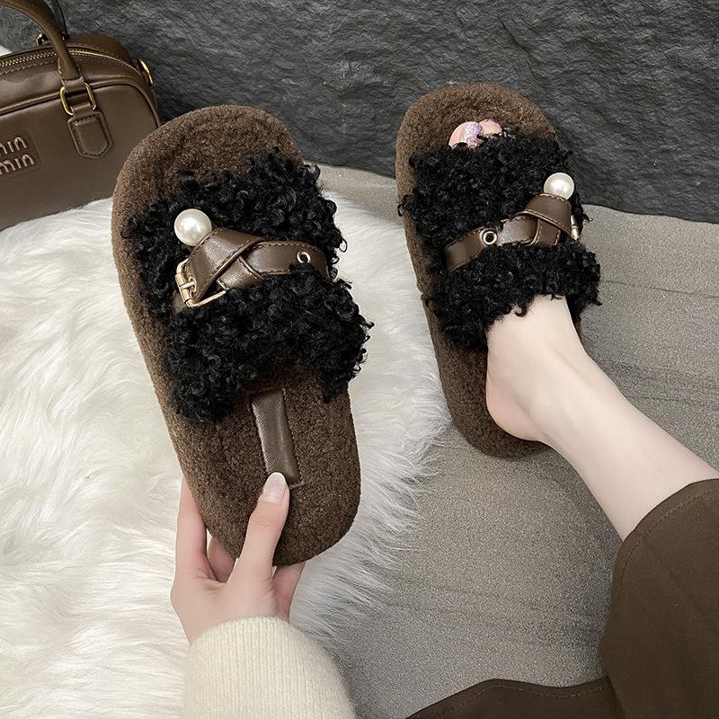 Пушистые тапочки на толстой подошве для женской верхней одежды 2025 осень новая модная пряжка на ремне ленивые повседневные плюшевые кудрявые тапочки