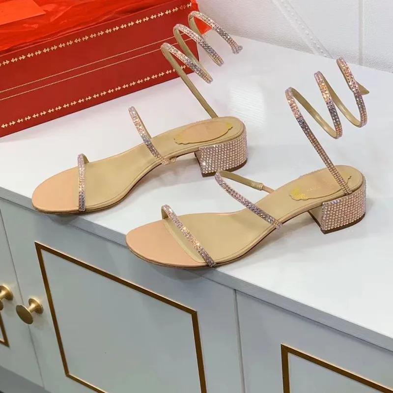 Босоножки с завязками Женские 2025 Новые Золотые Слова со Стразами Сказочный Ветер Толстый Каблук Открытый Носок Женская Обувь