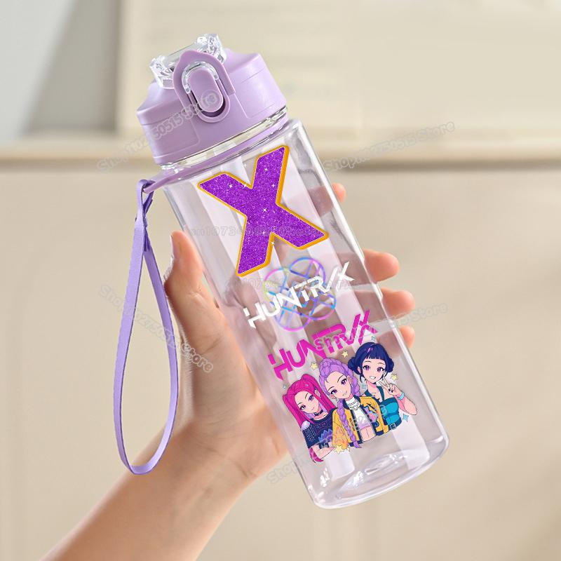 Прекрасная 900 мл K-Pop Охотники на Демонов Буквенная Бутылка для Воды Руми Мира Зои Девочка Школа Стакан для Напитков Большая Вместимость Дети Спорт На Открытом Воздухе Бутылка с Соломкой