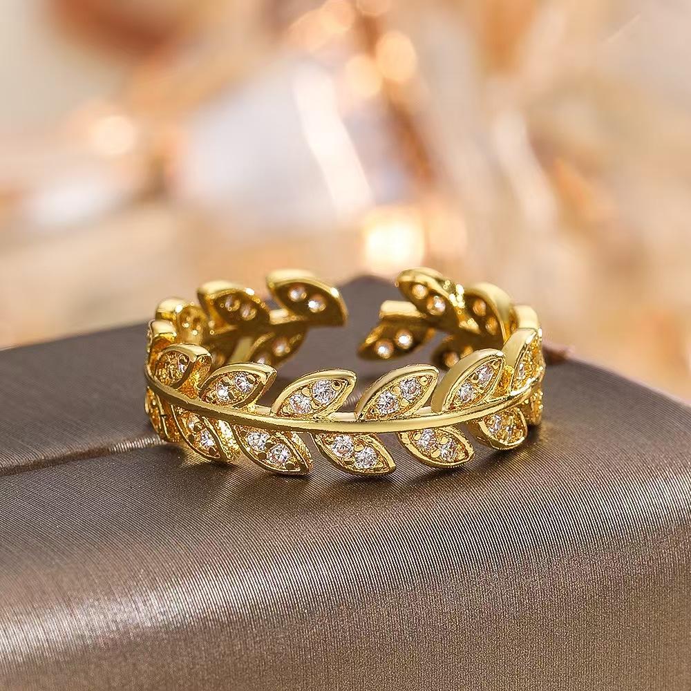 Light luxury retro minimalist style open ring for women, simple leaf finger ring.
