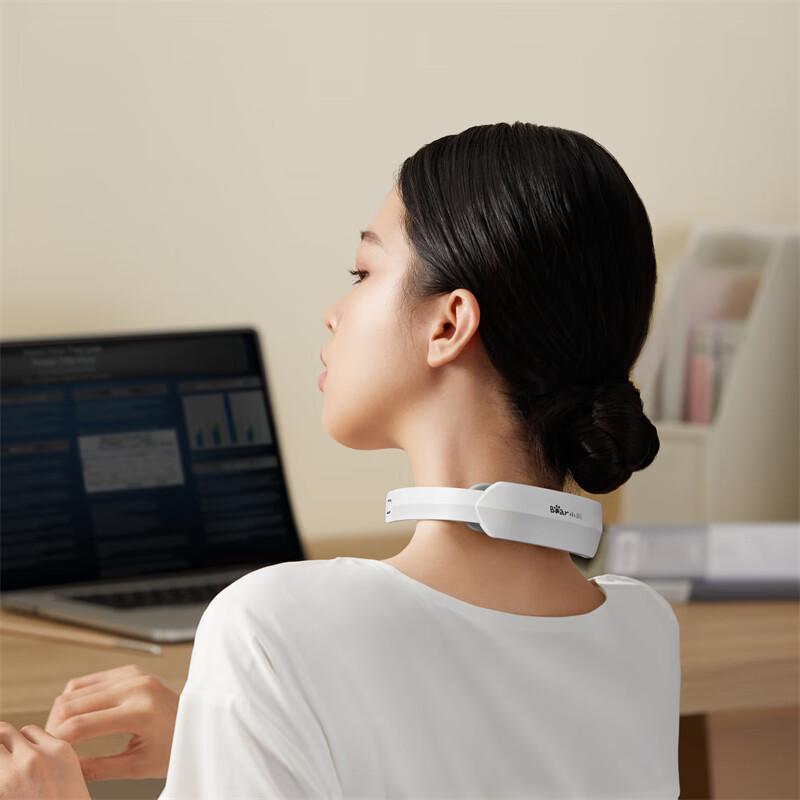 Bear Smart Neck Massager with Heat & Pulse CN plug (adapter included)