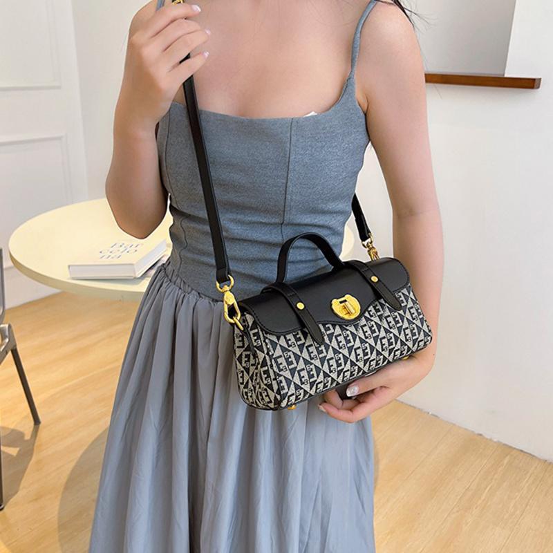 2024 Новая высококачественная сумка-подушка в стиле ретро, ​​нишевый дизайн, модный темперамент, женская сумка через плечо на одно плечо для поездок на работу