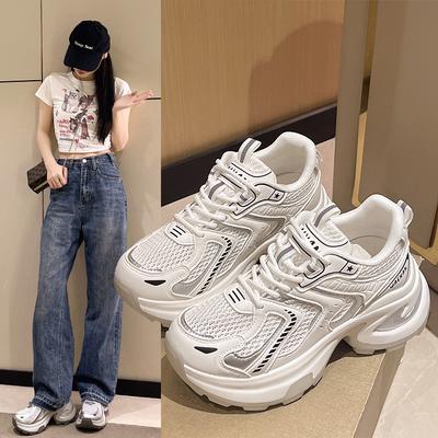 Женские кроссовки на высокой подошве 2024 новинка универсальные жареные уличные ретро дышащая сетка легкие повседневные спортивные туфли тренд