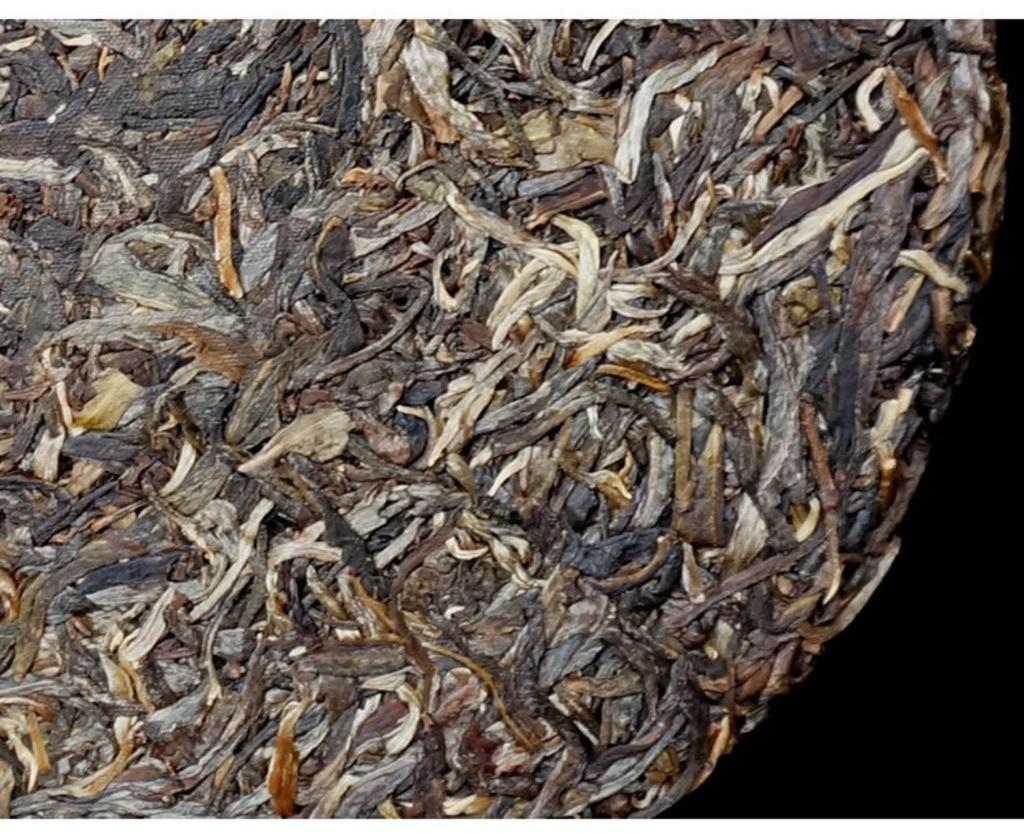 Yunnan Yiwu Guafengzhai 2021 Premium Ancient Tree Raw Pu-erh Gong Tea Cake 357g