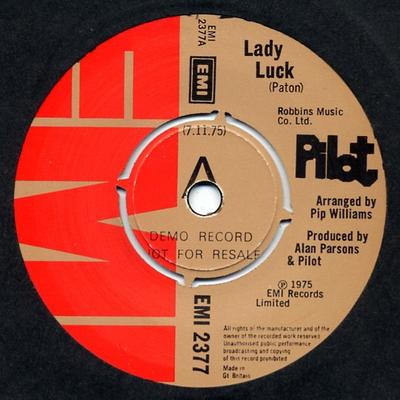 7-дюймовая пластинка PILOT - Lady Luck EMI2377 EMI 1975 UK Рок Б/У