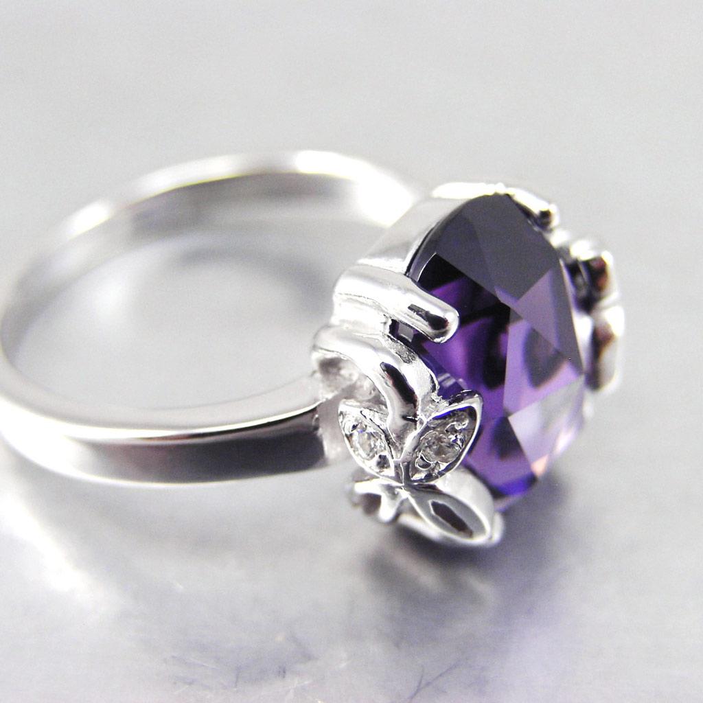 Фиолетовое серебряное кольцо "Скарлетт"