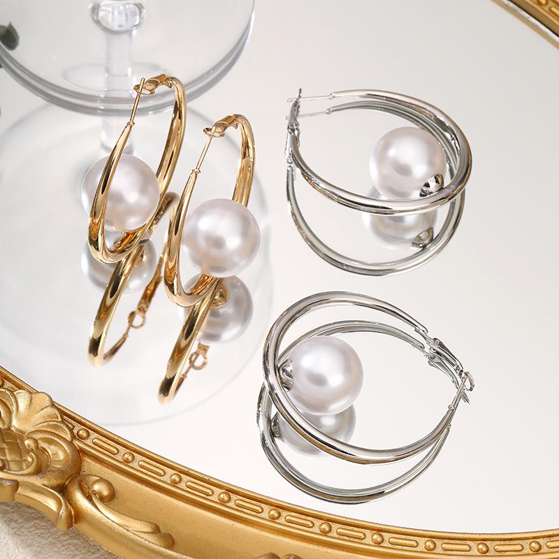 European and American popular simple temperament pearl circle earrings fashionable metal wind earrings 1011 autumn and winter ear jewelry